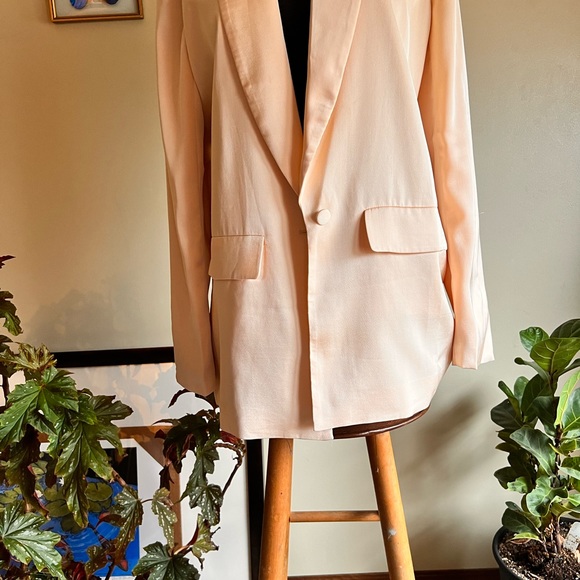 Mabel size medium, pale, pink blazer with shoulder pads - Picture 7 of 13